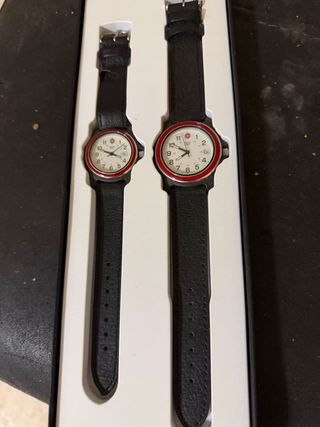 Reloj Swiss Army Negro y Rojo