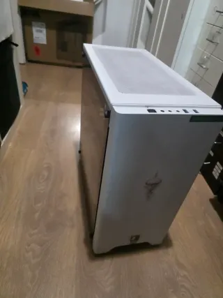 Torre PC Gamer i9 32GB RAM Blanca