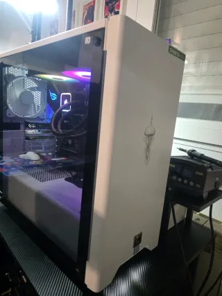 Torre PC Gamer i9 32GB RAM Blanca