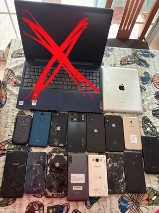 Lote 15 móviles y una tablet Apple