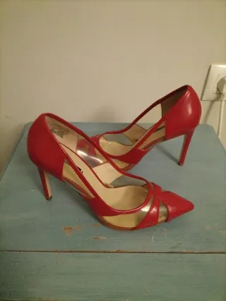 Zapatos Zara tacón rojos sin estrenar.