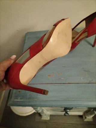 Zapatos Zara tacón rojos sin estrenar.