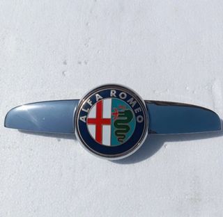 Embellecedor Alfa 147 Capó