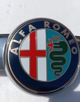 Embellecedor Alfa 147 Capó