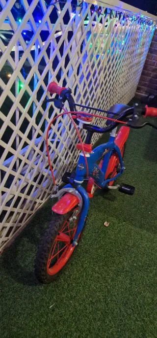 Bicicleta Infantil Spiderman Azul y Roja