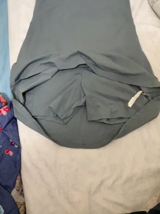 Pantalon vestido deportivas grises y turquesa