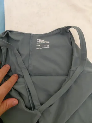 Pantalon vestido deportivas grises y turquesa