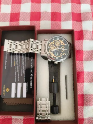 Reloj WISHDOIT Plateado Detalles Dorado y Azul