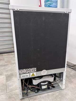 Nevera pequeña Edesa con congelador