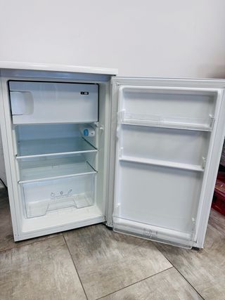 Nevera pequeña Edesa con congelador