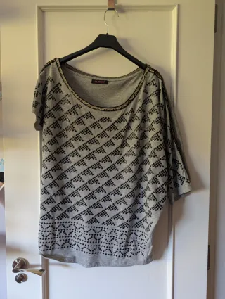 Camiseta Custo con mangas asimétricas talla M