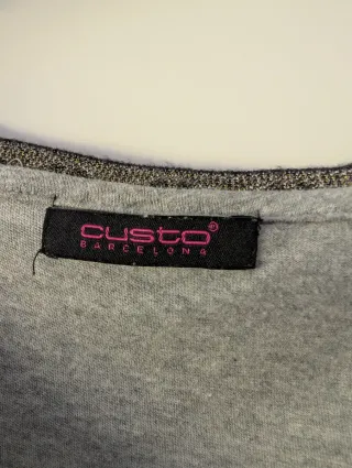 Camiseta Custo con mangas asimétricas talla M