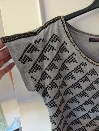 Camiseta Custo con mangas asimétricas talla M