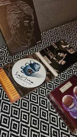 Lote de 4 artículos de Joaquín Sabina