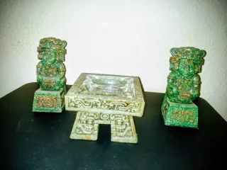 Figuras estilo Maya y cenicero