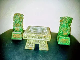 Figuras estilo Maya y cenicero