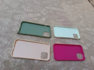 4 custodie iPhone 12