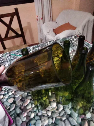 Botellas de vidrio cortadas