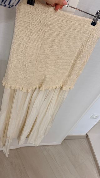 Falda beige de punto y tul