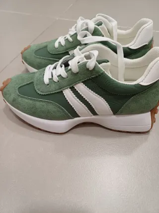 Zapatillas Verdes Talla 38.5. Nuevas sin estrenar