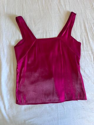 Top lencero satinado fucsia