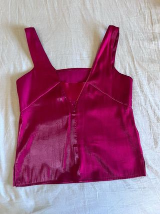 Top lencero satinado fucsia