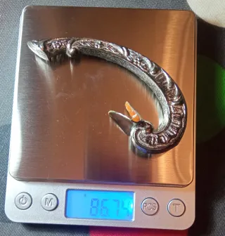 Abrazadera para jarra antigua