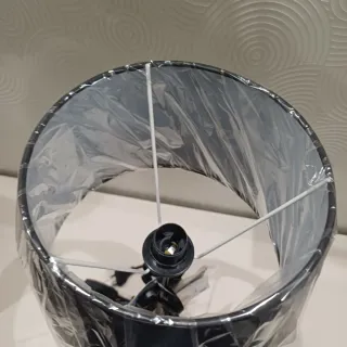 Lampada da tavolo in ferro nero