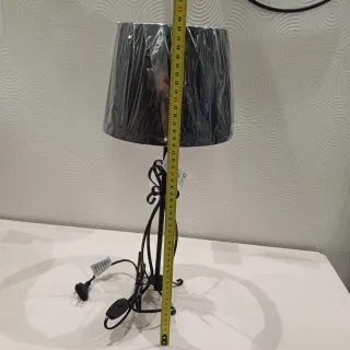 Lampada da tavolo in ferro nero