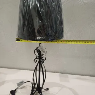 Lampada da tavolo in ferro nero
