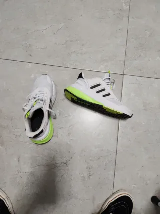 Zapatillas Adidas Blancas y Verdes