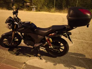 Moto Keeway RKV 125 Negra