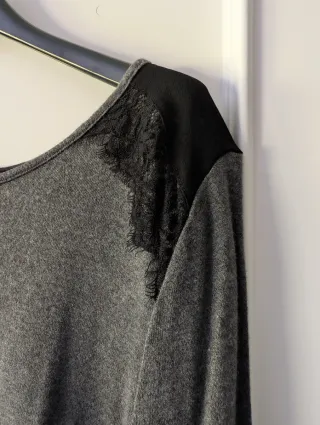 Camiseta manga larga gris y negra con encaje neg