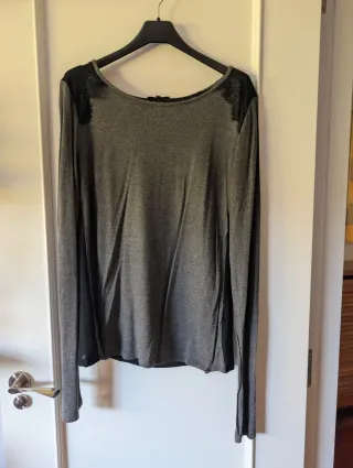 Camiseta manga larga gris y negra con encaje neg