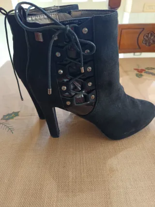 Tronchetto camoscio nero Laura Biagiotti