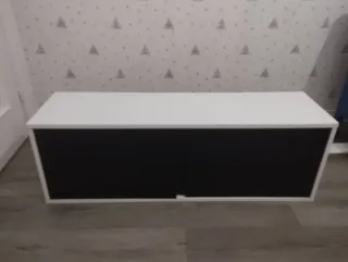 Alacena madera blanca puertas negras