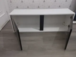 Alacena madera blanca puertas negras