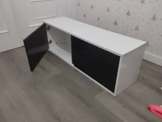 Alacena madera blanca puertas negras