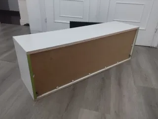 Alacena madera blanca puertas negras