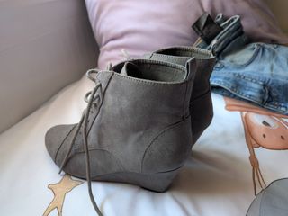Botines grises cuña talla 36