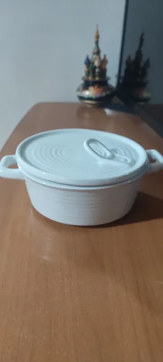 Ciotola con coperchio in ceramica