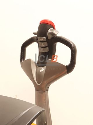 Ref. M-6398 Transpaleta Eléctrica STILL EXU 20