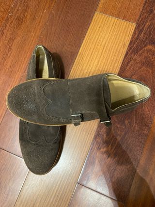 Zapatos de piel con doble hebilla