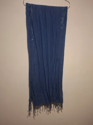 Pañuelo/Fular azul con detalles plateados