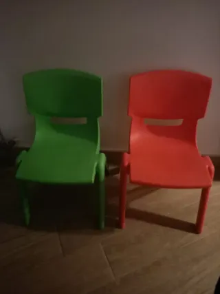 Sillas infantiles apilables (2 unidades)