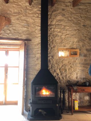 Chimenea de leña moderna