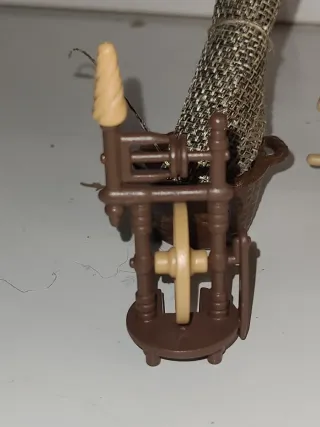 Lote 26. Playmobil Hilandera y Telar