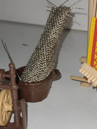 Lote 26. Playmobil Hilandera y Telar