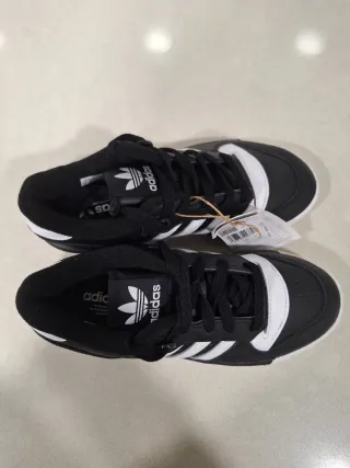 Zapatillas Adidas Talla 37.5 Negras y Blancas