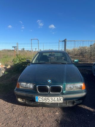 BMW e36 berlina Serie 3 1997